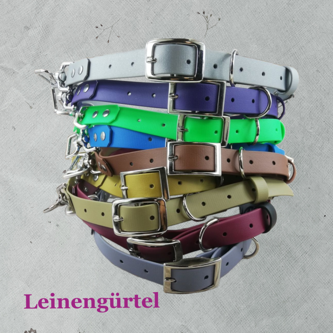 Leinengürtel in verschiedenen Farben und Größen.